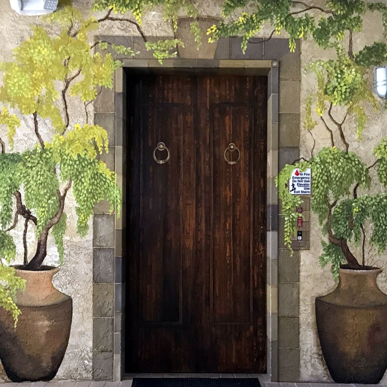 Trompe l’oeil wood and stone