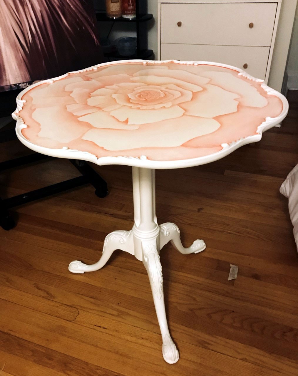 Round White Flower Table